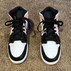 Air Jordan 1 Mids Youth Size 6.5